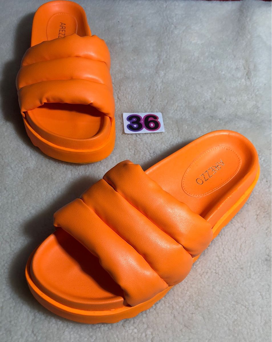 36 Papete Arezzo Semi Nova Laranja Neon Rasteira Feminina Arezzo