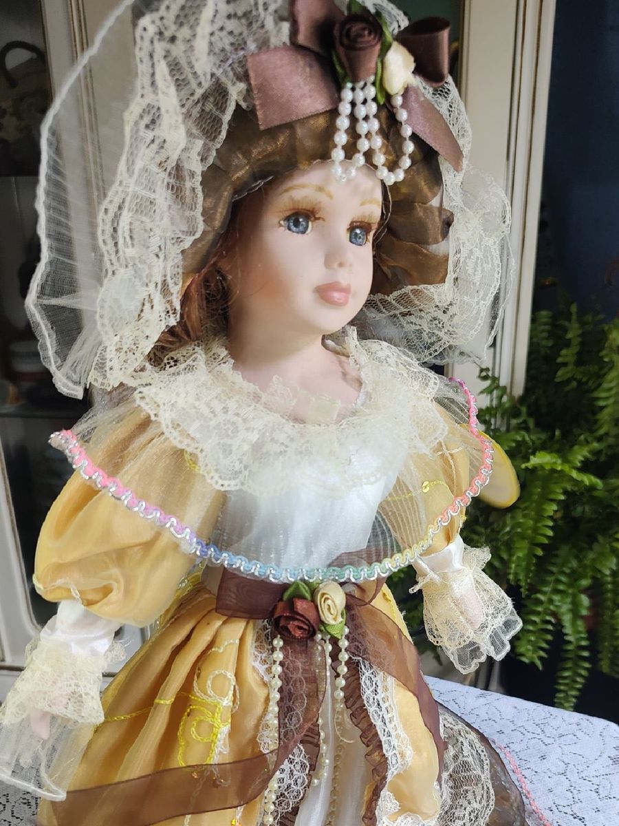 Antiga e Grande Boneca de Porcelana 43 Cm Realeza Móvel de