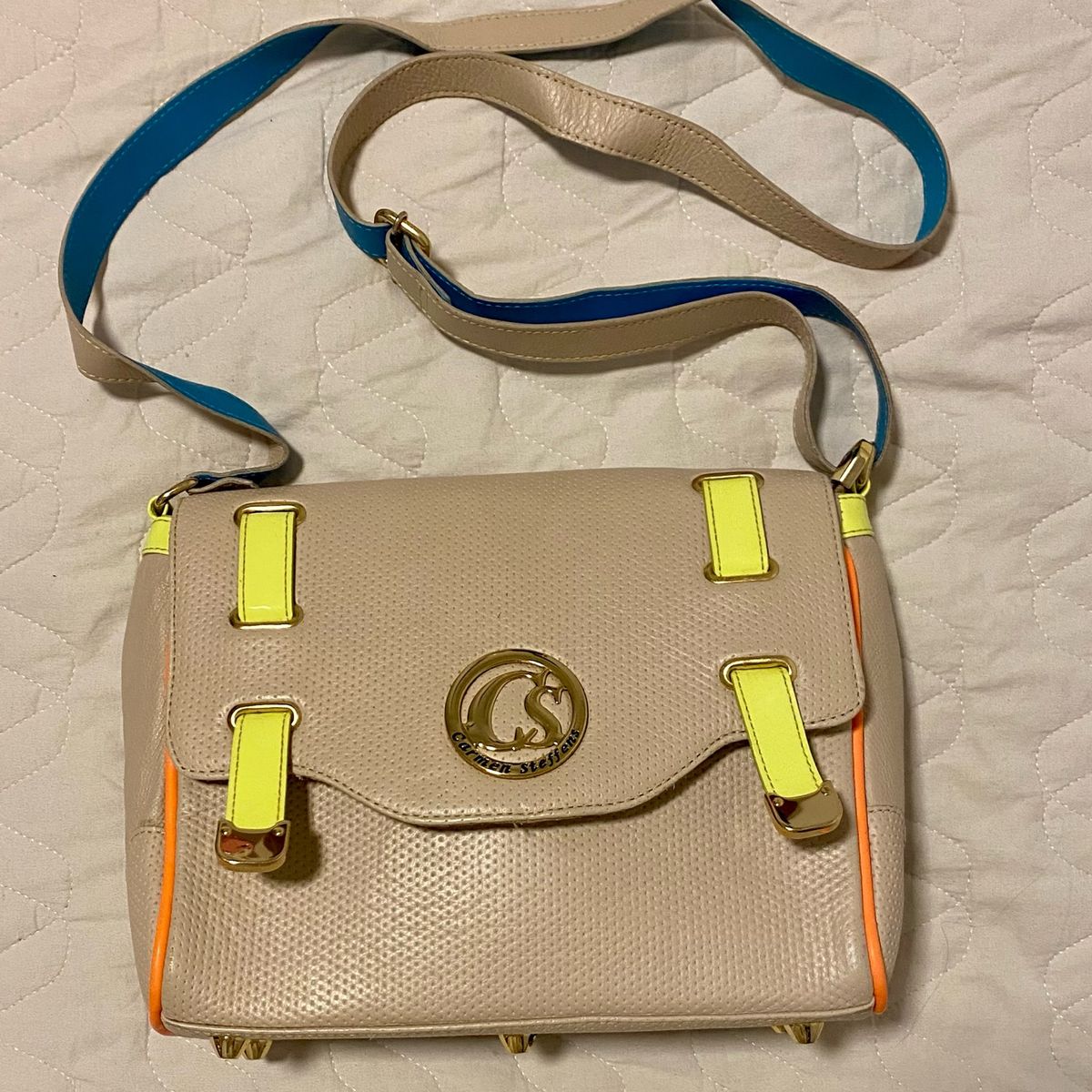 Bolsa Transversal Nude Detalhes Neon Carmen Steffens Bolsa De