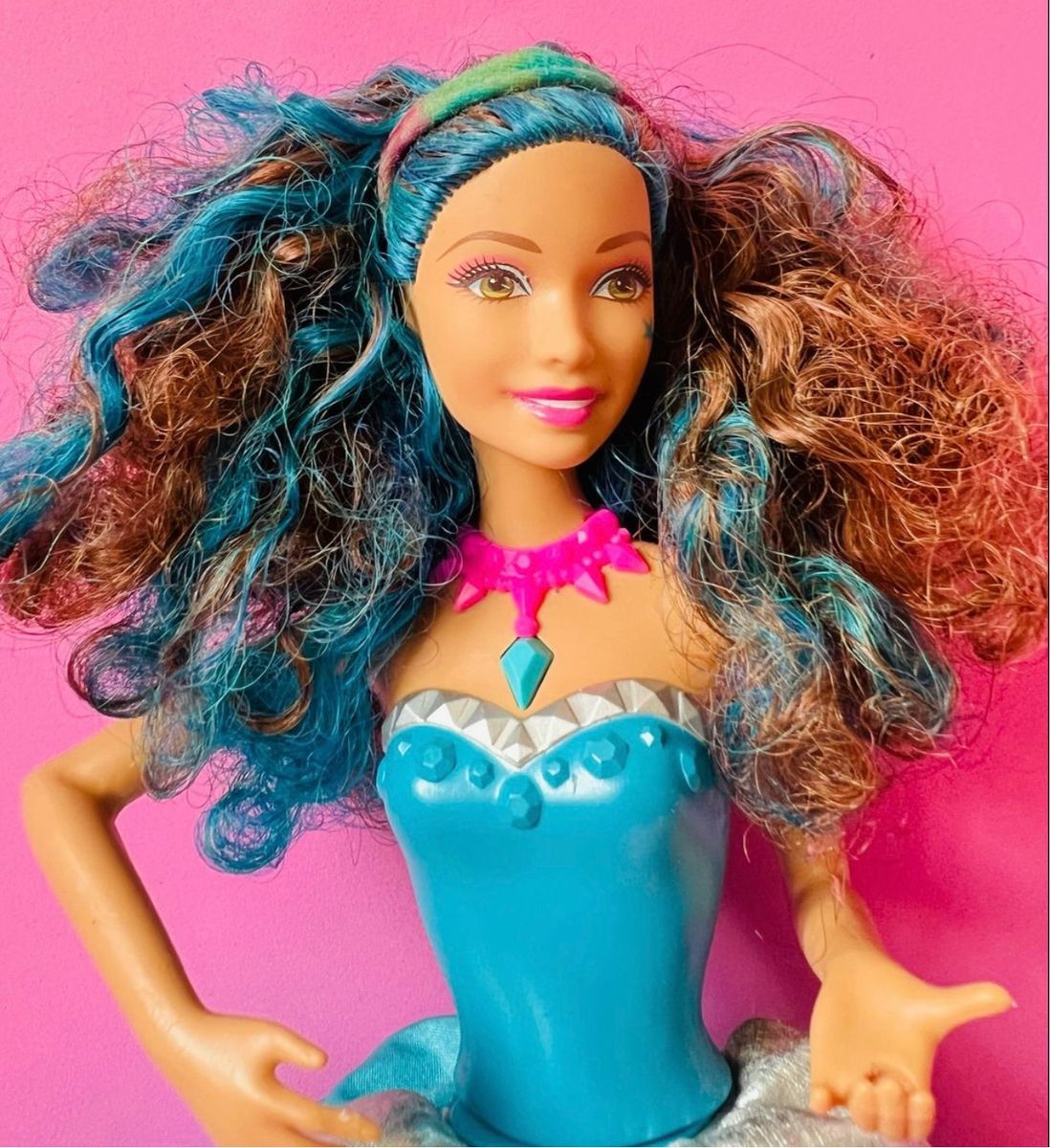 Boneca Barbie Mattel Rika Rockn Royals Funcionando Brinquedo