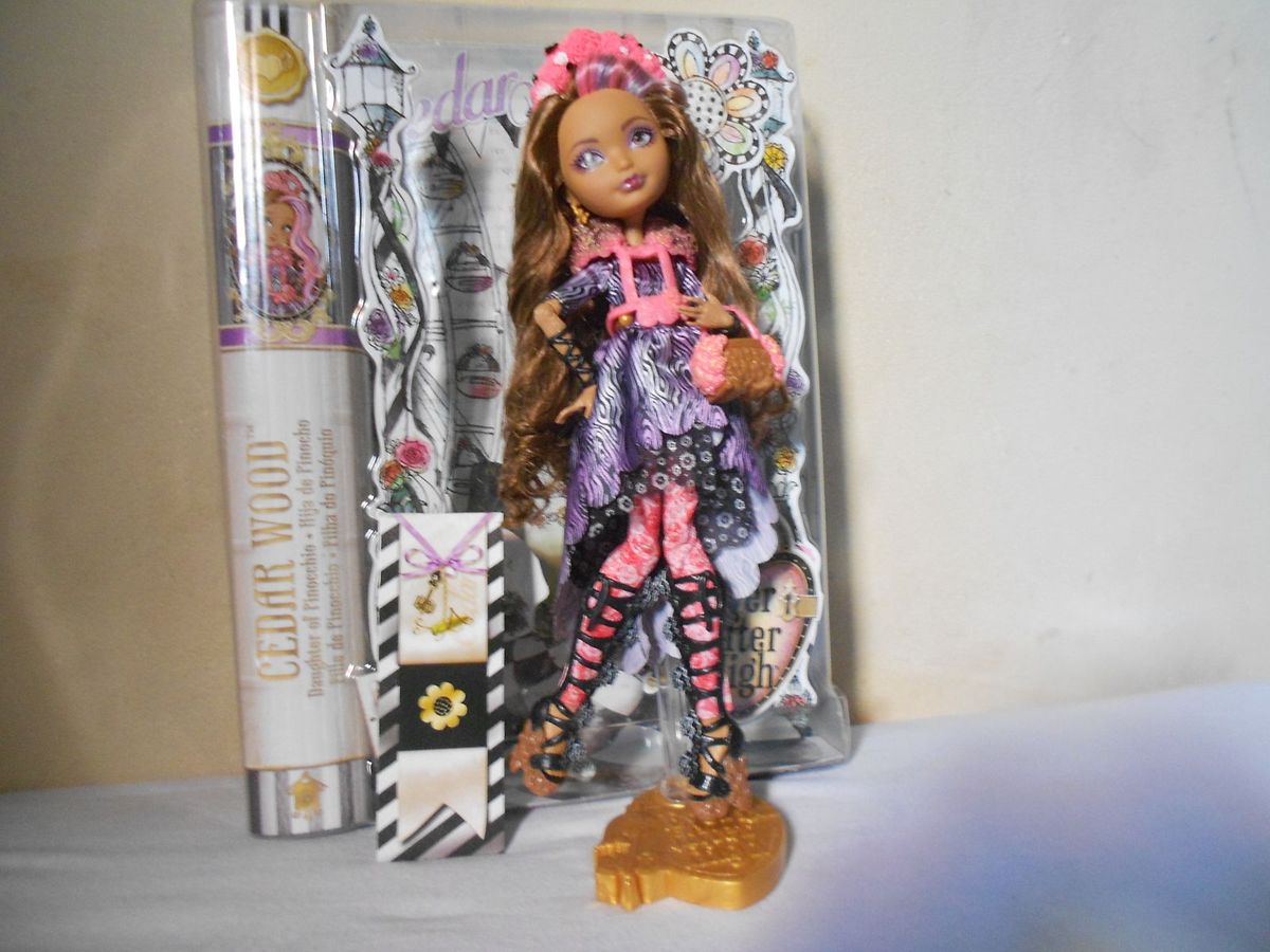 Boneca Ever After High Cedar Wood Su Brinquedo Mattel Usado