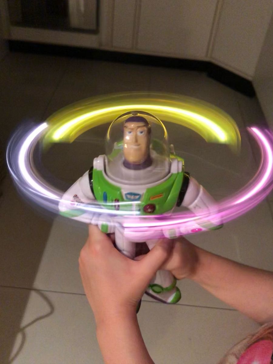 Boneco Buzz Lightyear Luzes Giratórias Coloridas Brinquedo Disney