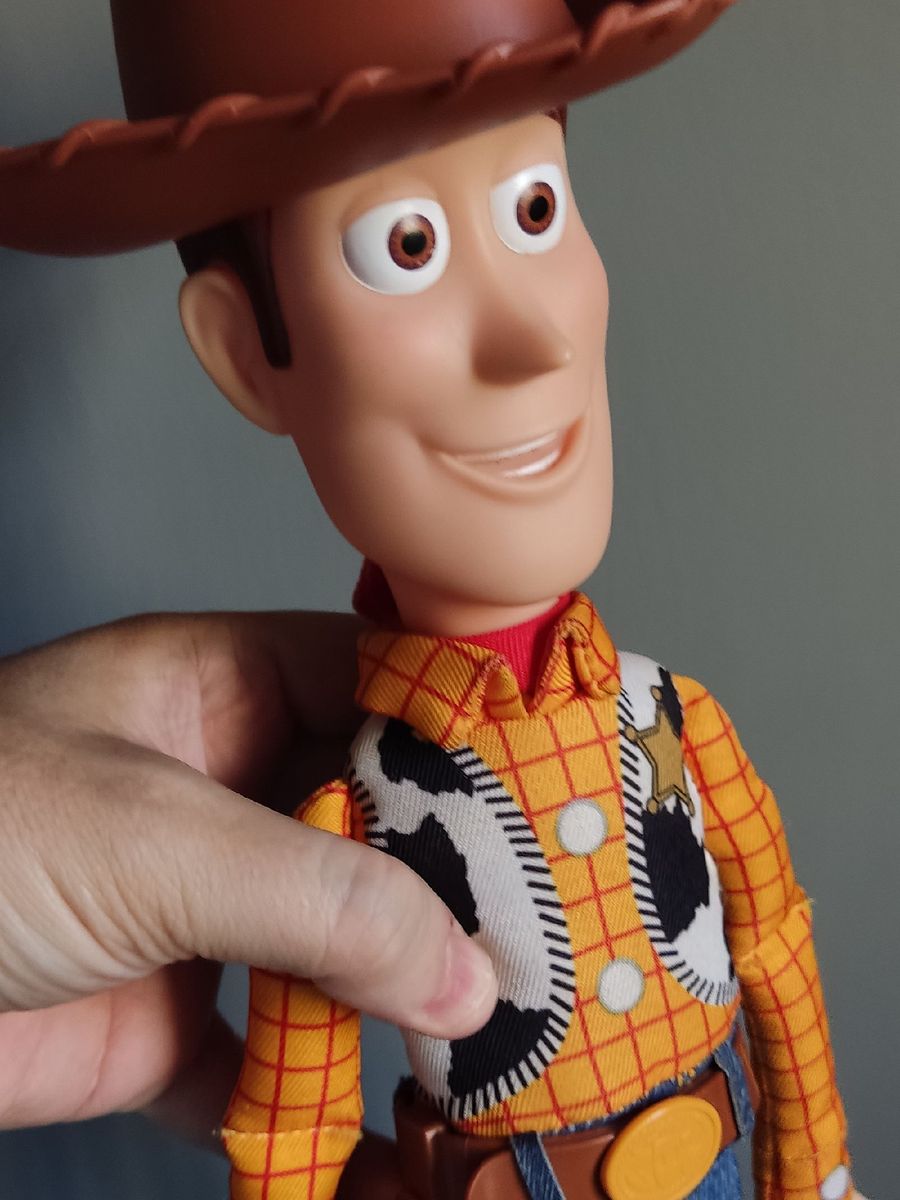 Boneco Toy Story Woody Fala Português Amigo Buzz Jessie Slinky Ken