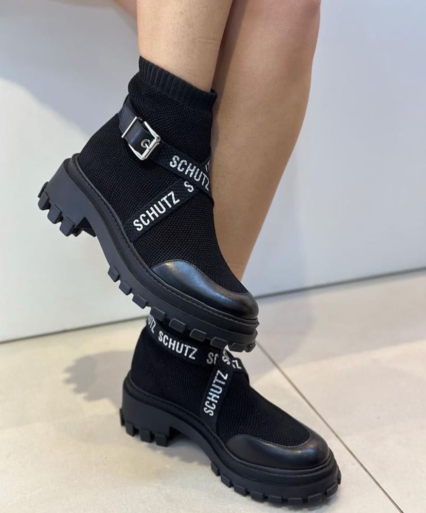 Bota Tratorada Logo Knit Preta Schutz Bota Feminina Schutz Nunca