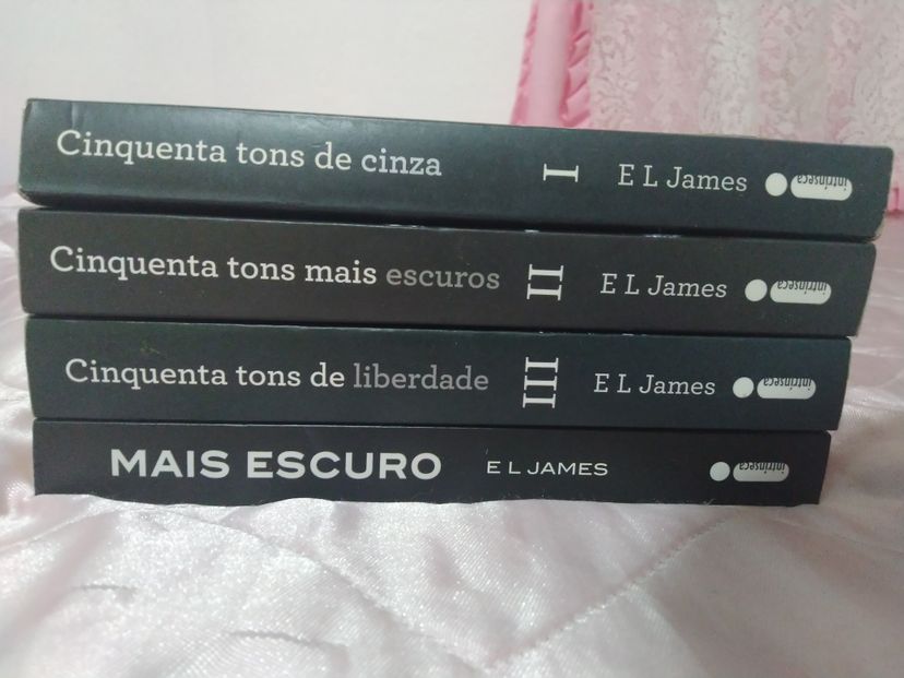 Coleção 50 Tons de Cinza Livro Intrínseca Usado 51676404 enjoei