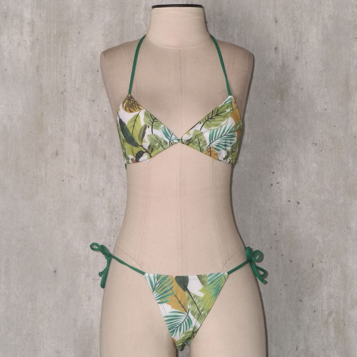 Conjunto De Biqu Ni Folhas Moda Praia Feminina Banco De Areia Usado