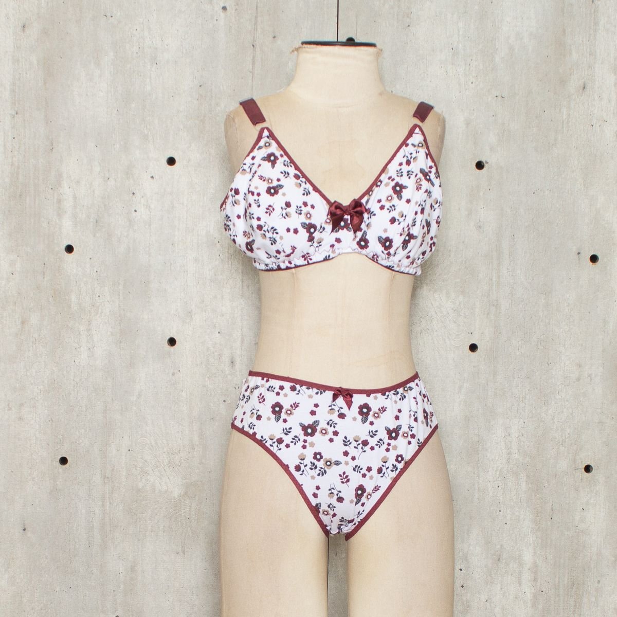 Conjunto De Suti E Calcinha Branco Floral D Ida Lingerie Lingerie