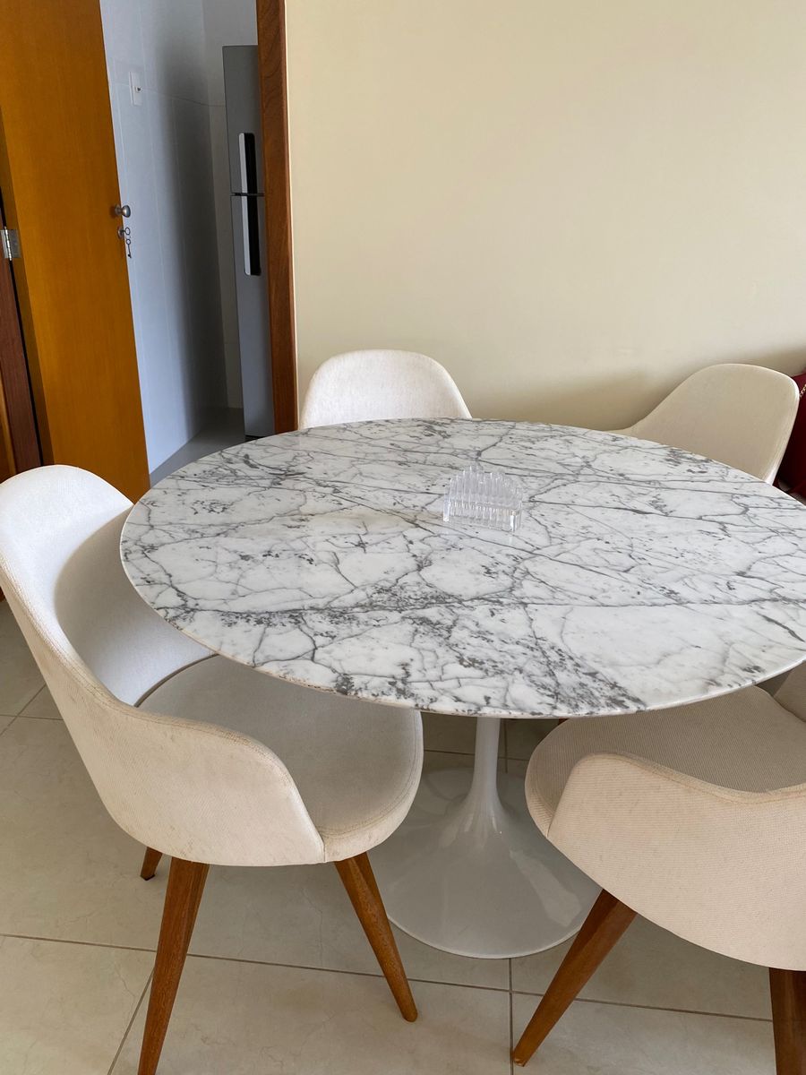 Conjunto Mesa De Jantar Saarinen Cadeiras Girat Rias M Vel Tok