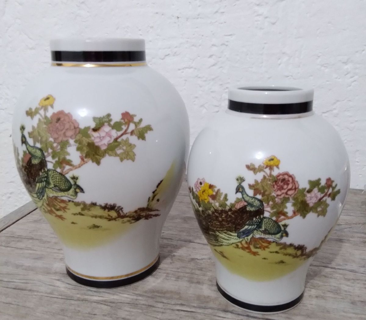 Duo Vaso Porcelana Japonesa Pavão e Flores Fios de Ouro Item de