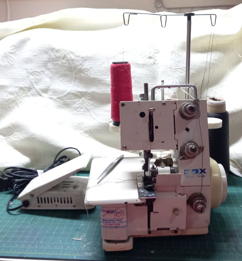 Máquina de Costura Overlock Portátil Eletrodoméstico Fox Fn2 8d Usado