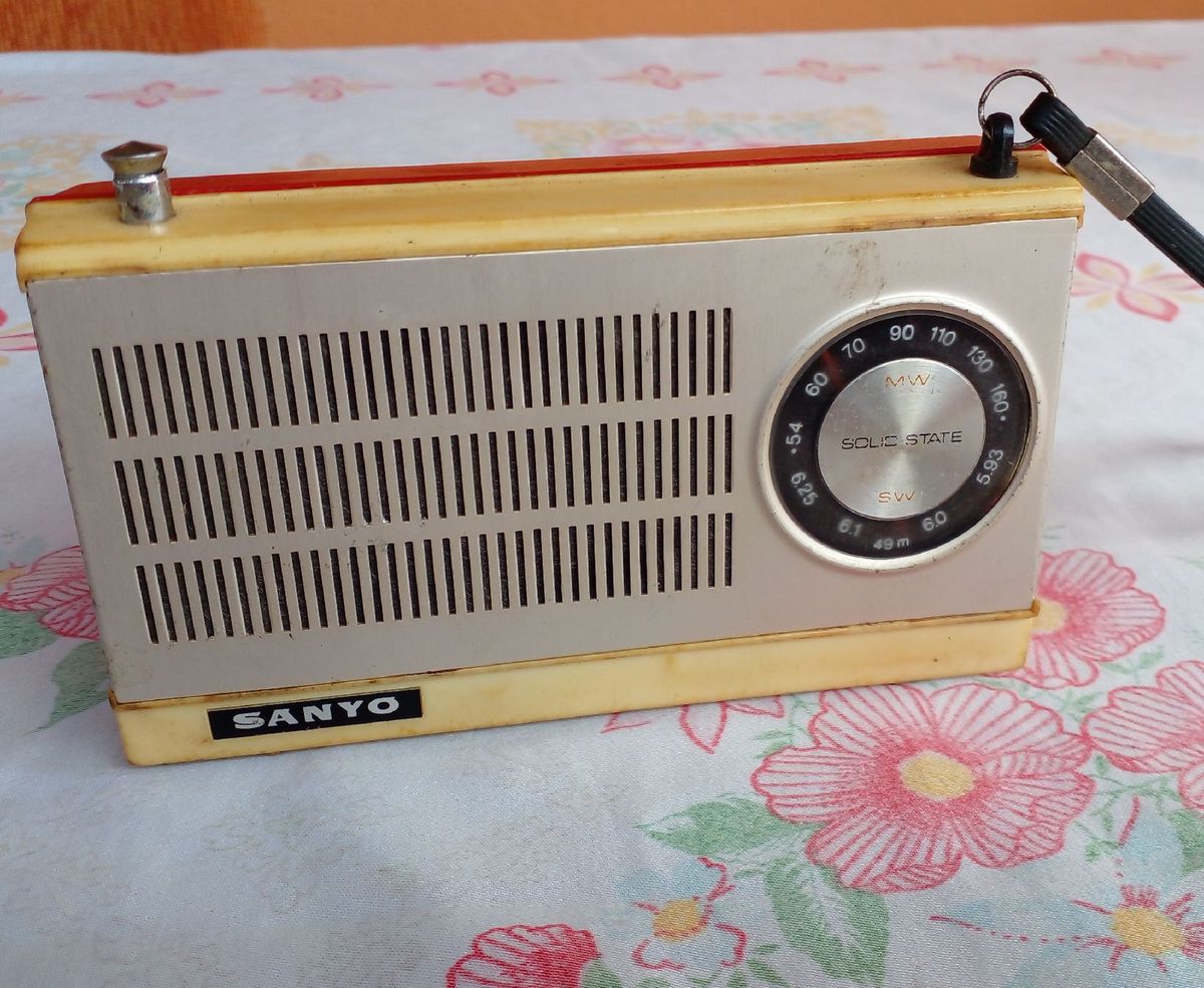 Radio Portatil Sanyo Móvel de Antiquário Sanyo Usado 75482644 enjoei