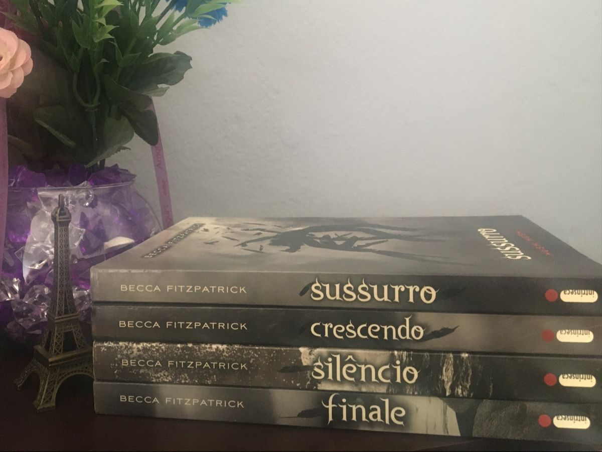 Saga Hush Hush Sussurro Becca Fitzpatrick Livro Intrinseca Usado