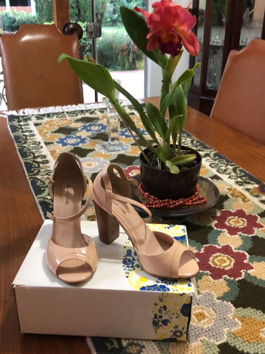 Sandália Peep Toe Verniz Nude Sandália Feminina Amarelo Lillás Usado