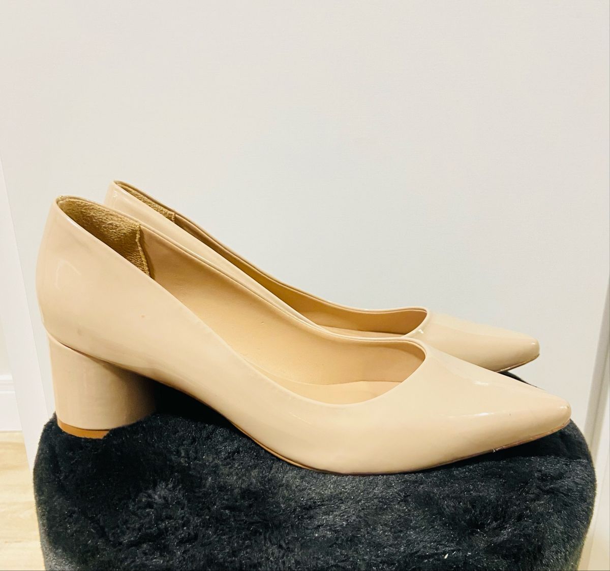 Scarpin Nude Envernizado Salto Confort Vel Sapato Feminino Anne