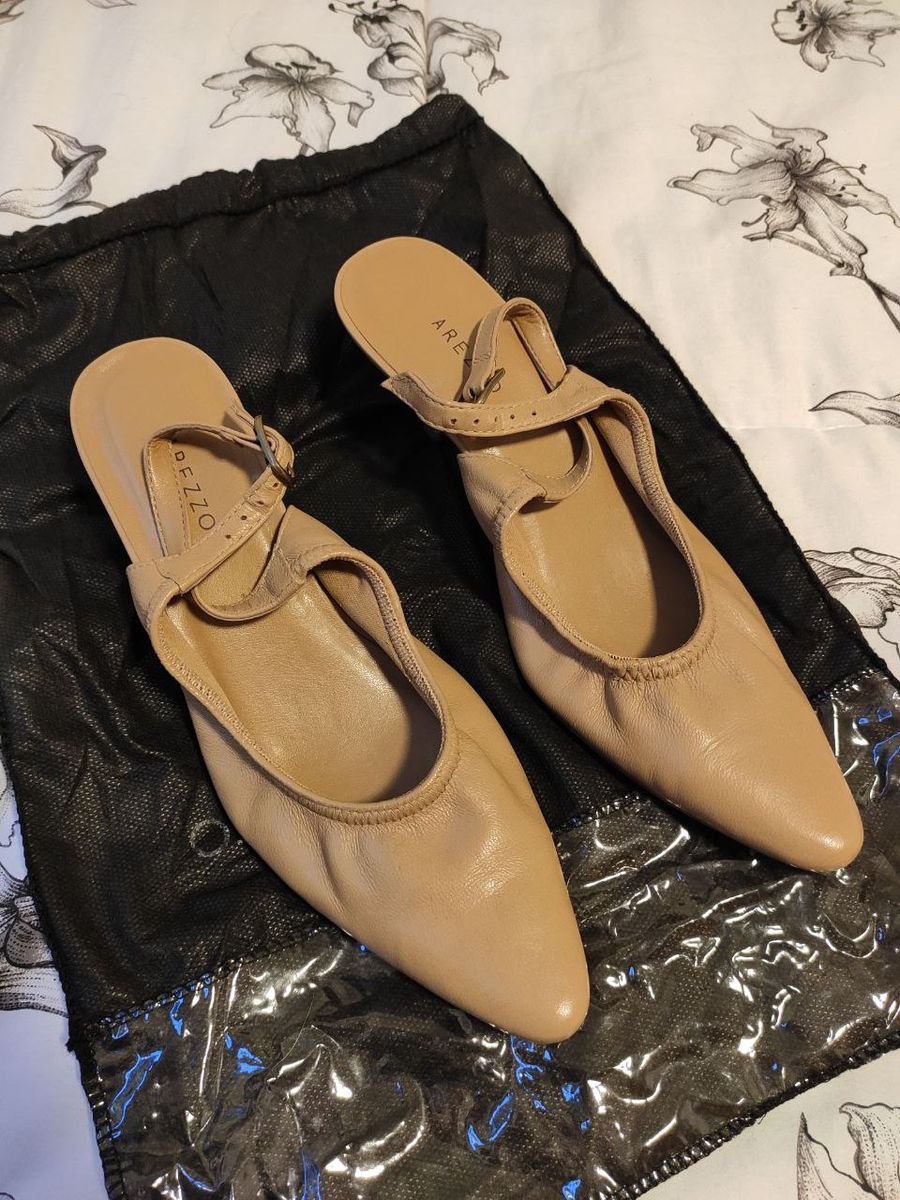 Scarpin Nude Couro Salto Baixo Arezzo Sapato Feminino Arezzo Usado