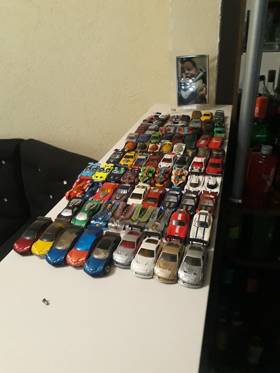 Vendo Coleção de Hot Wheels 1000 Unidades Brinquedo Mattel Usado