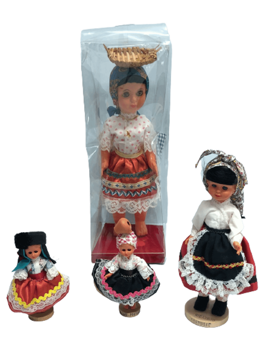 04 Bonecas Antigas Traje Oriundo de Portugal