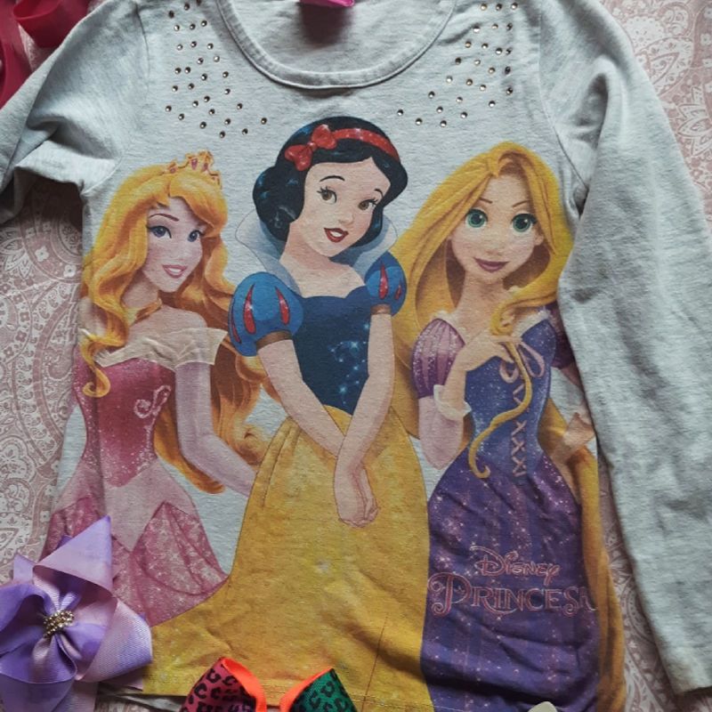 2 Blusas de Manga Curta Disney Tamanho 6 Disney Usado 53080008 enjoei
