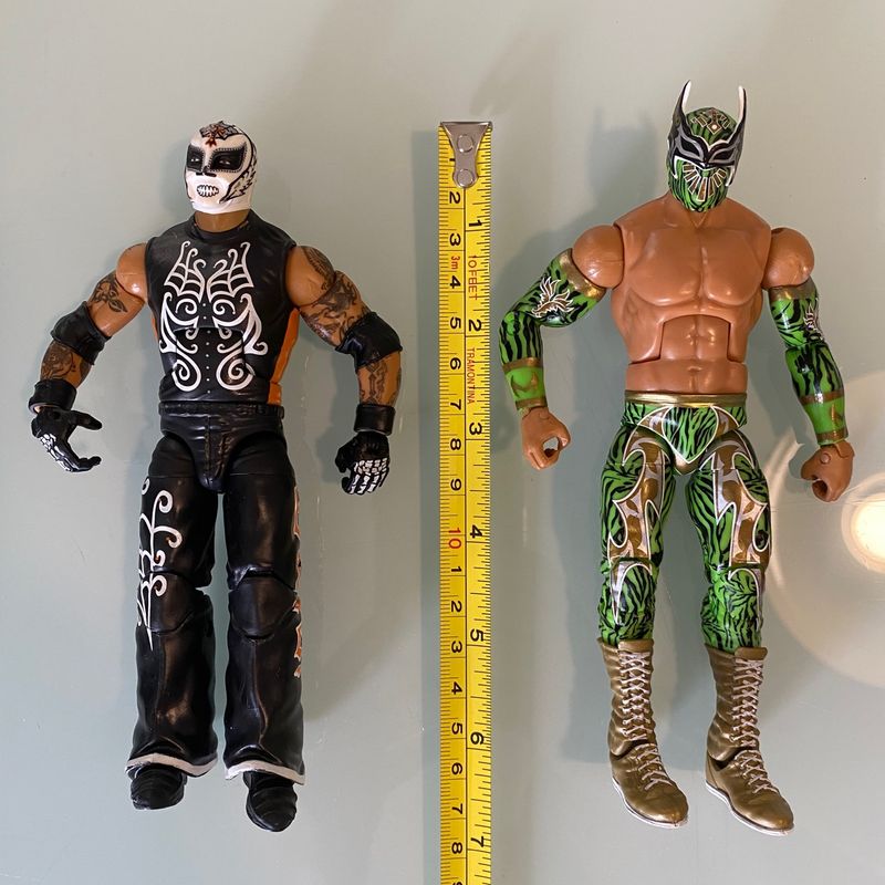 Boneco Rey Mysterio WWE Luta Livre Com Cinturão Na Caixa