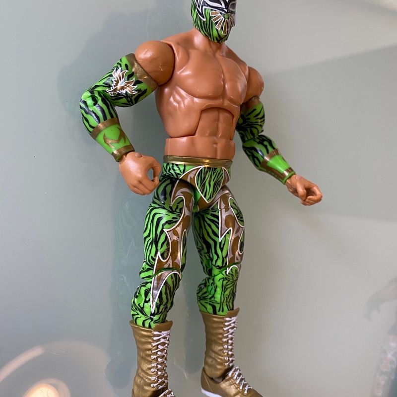 Boneco Rey Mysterio WWE Luta Livre Com Cinturão Na Caixa