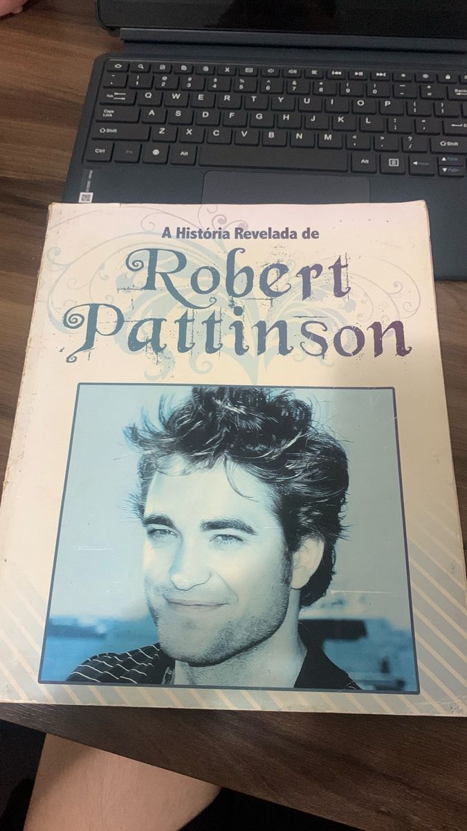 A História Revelada de Robert Pattinson | Livro Usado 96593838 | enjoei