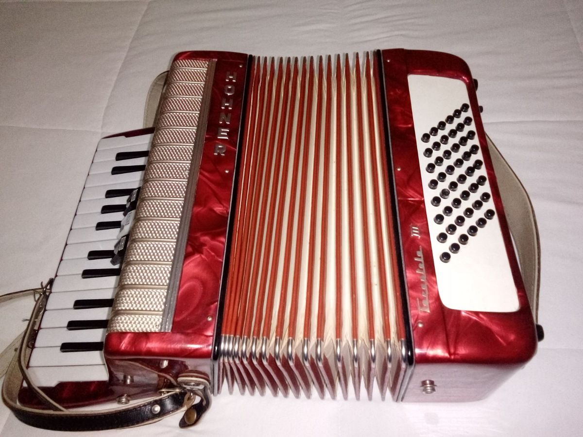 Acordeon Hohner 48 Baixos Item de Música Hohner Usado 44360630 enjoei