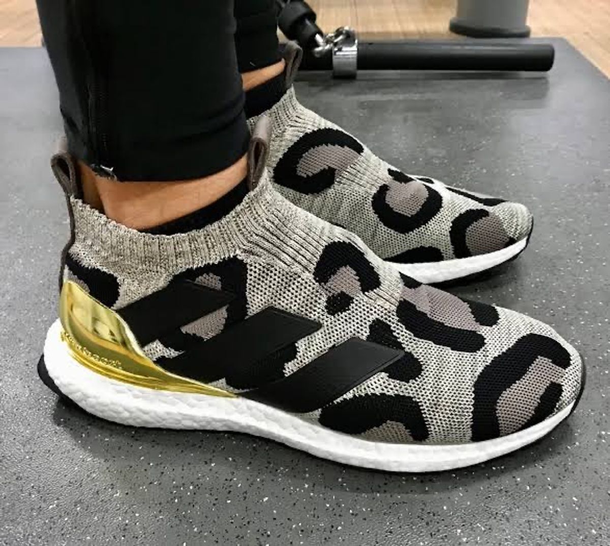 Adidas A16 Ultra Boost Grey Core Black Limited Edition Adidas Usado 104664143 enjoei