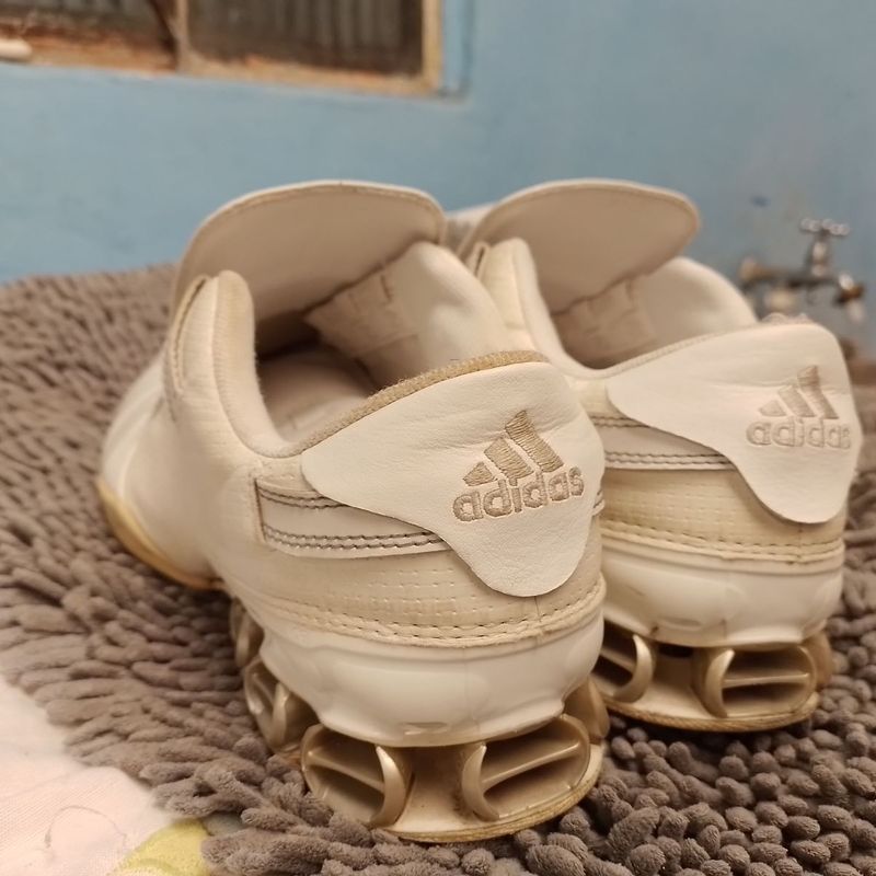 Adidas bounce doradas hotsell