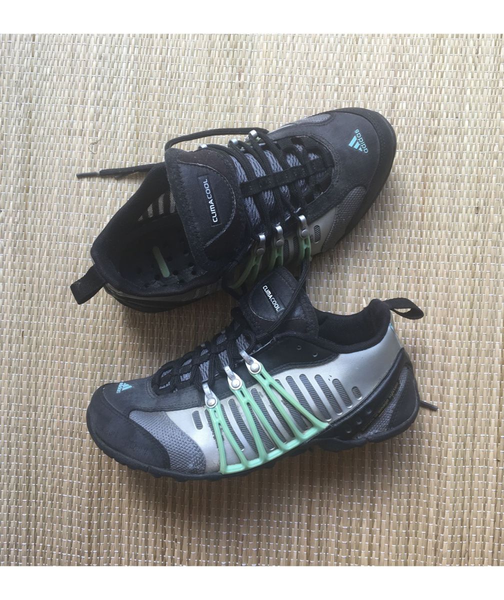 tenis adidas aranha hellbender