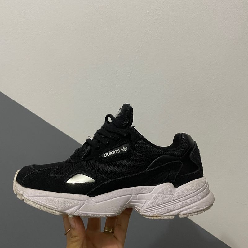 Adidas best sale falcon preto