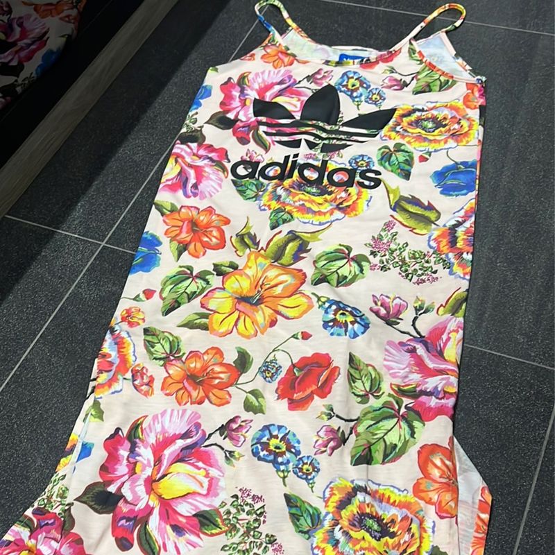 Vestido store adidas florido