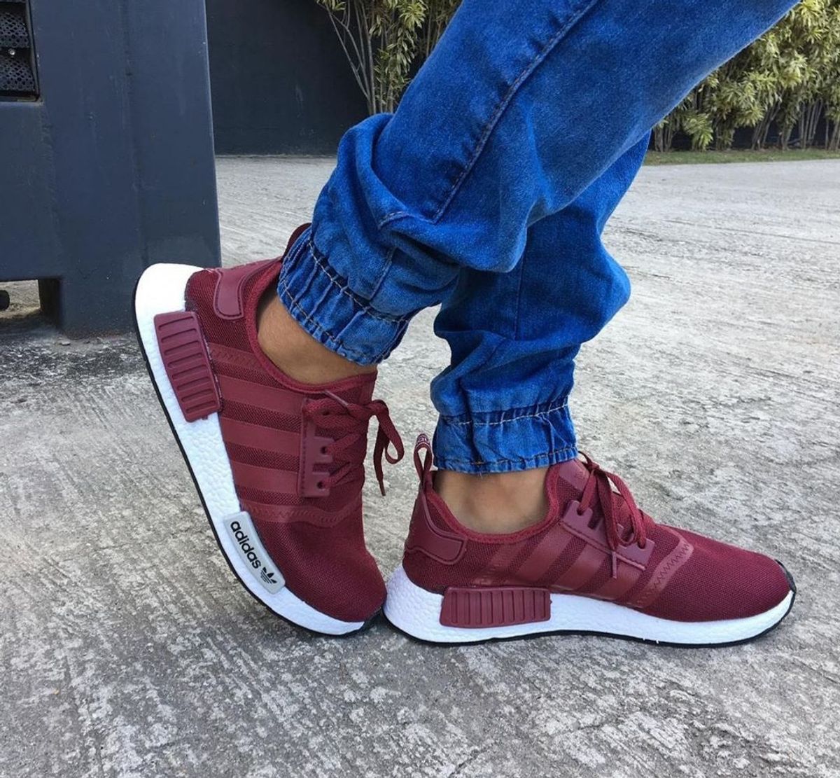 tenis bordo feminino adidas