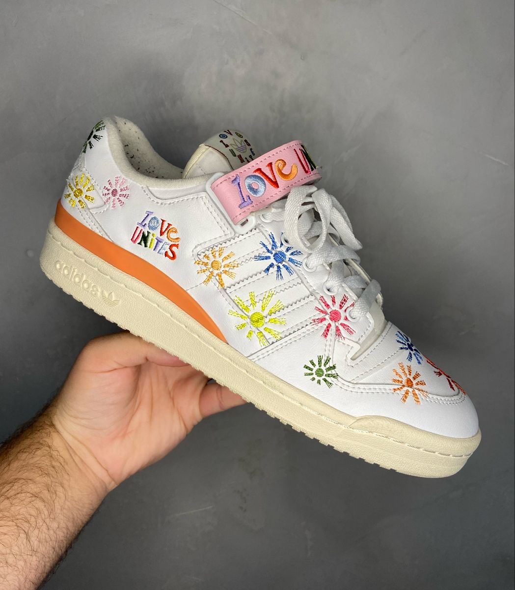 tenis adidas forum low pride love unites