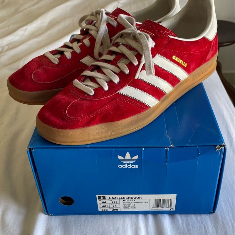 Adidas gazelle on sale og red