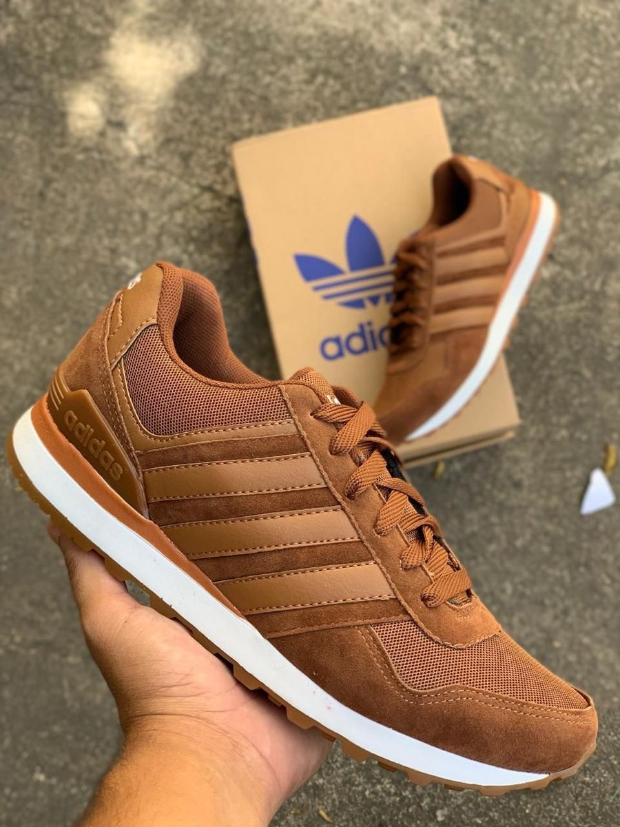 tenis adidas marrom