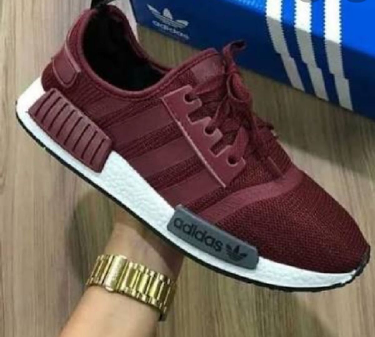 tenis adidas bordo