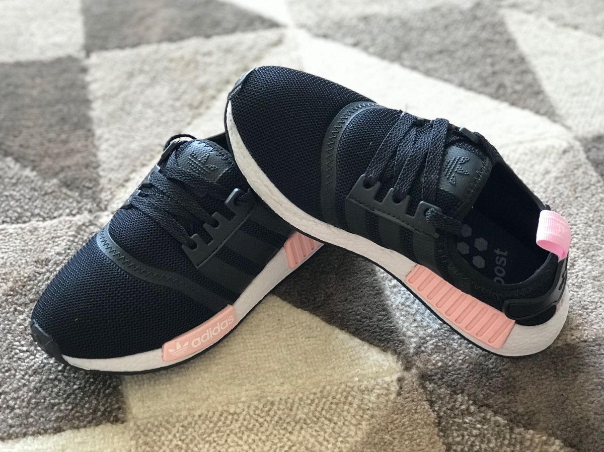 tenis nmd preto com rosa