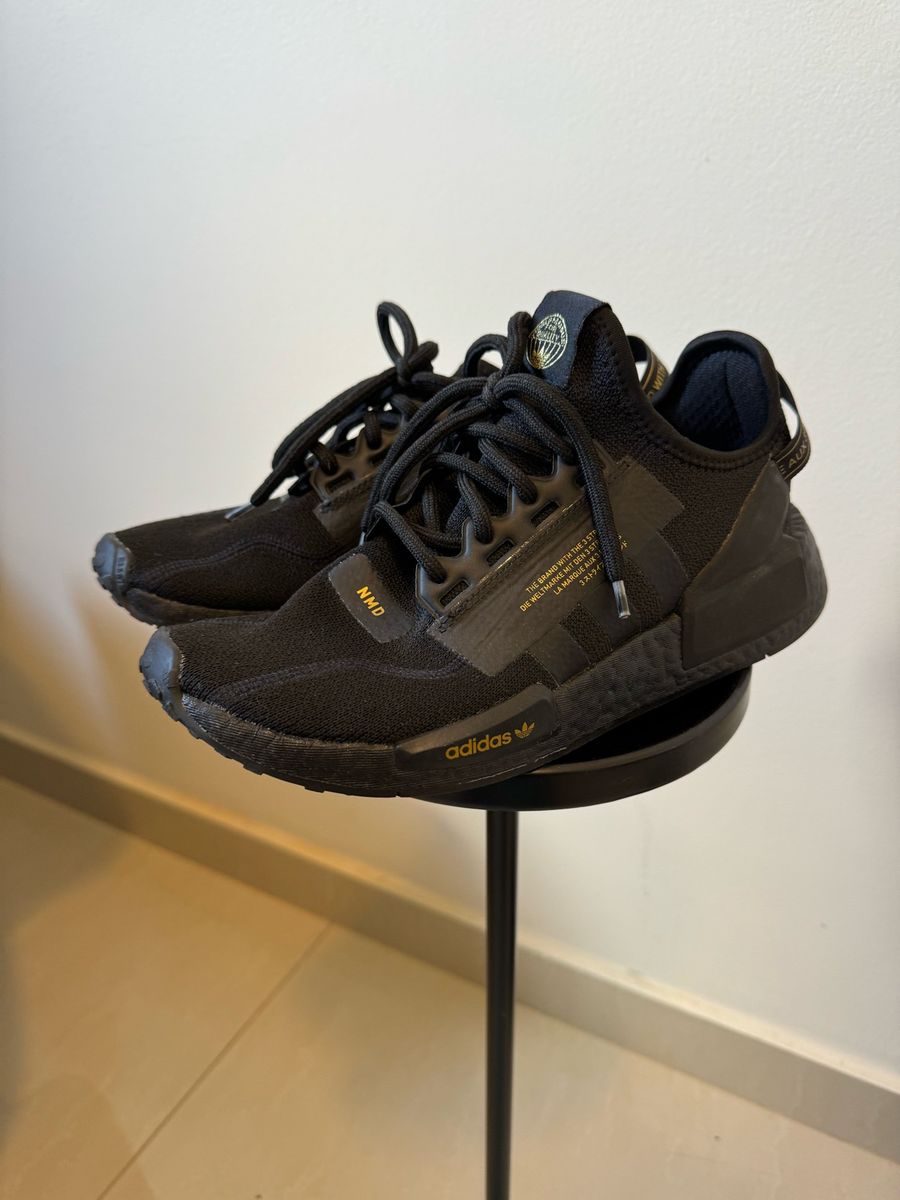 Adidas Nmd R1 V2 Preto e Dourado Tênis Masculino Adidas Usado
