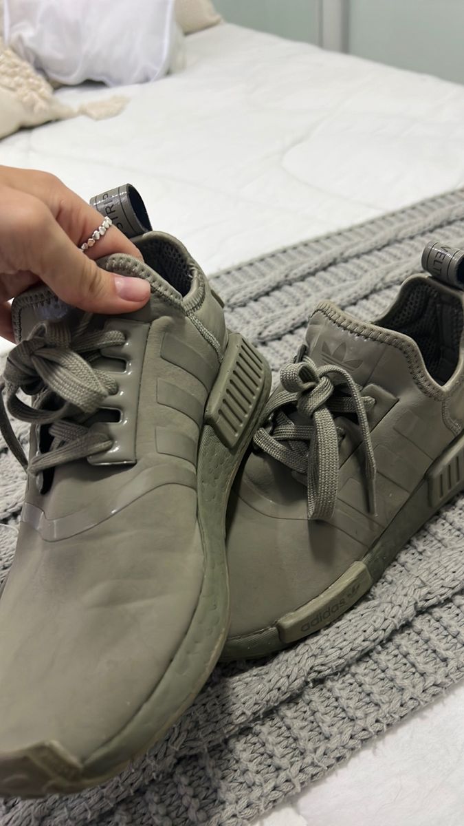 Adidas nmd r2 verde on sale militar