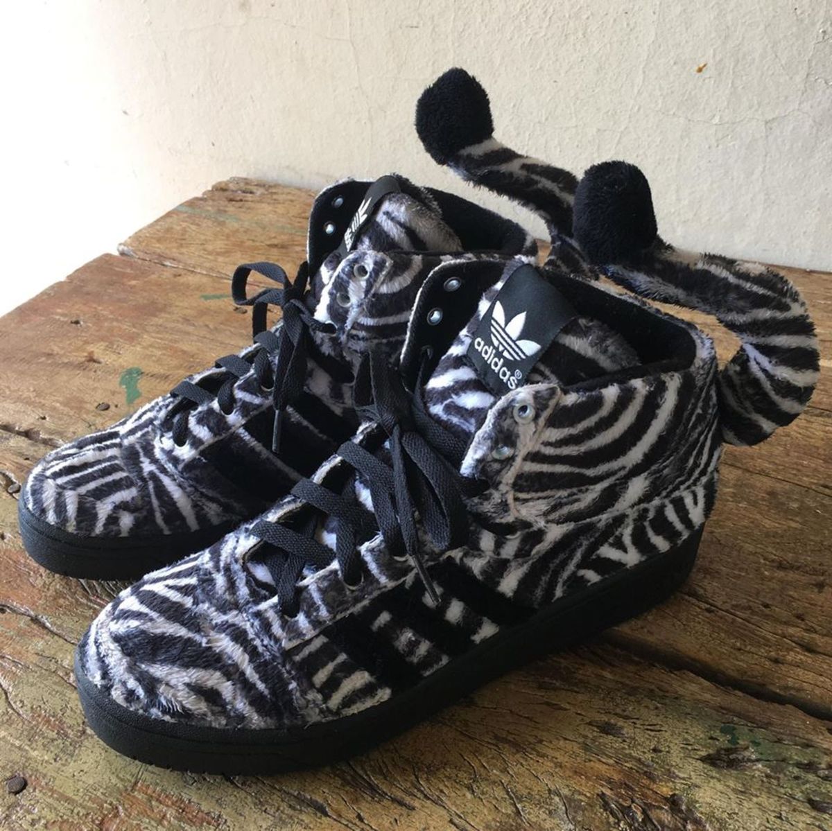 adidas jeremy scott zebra