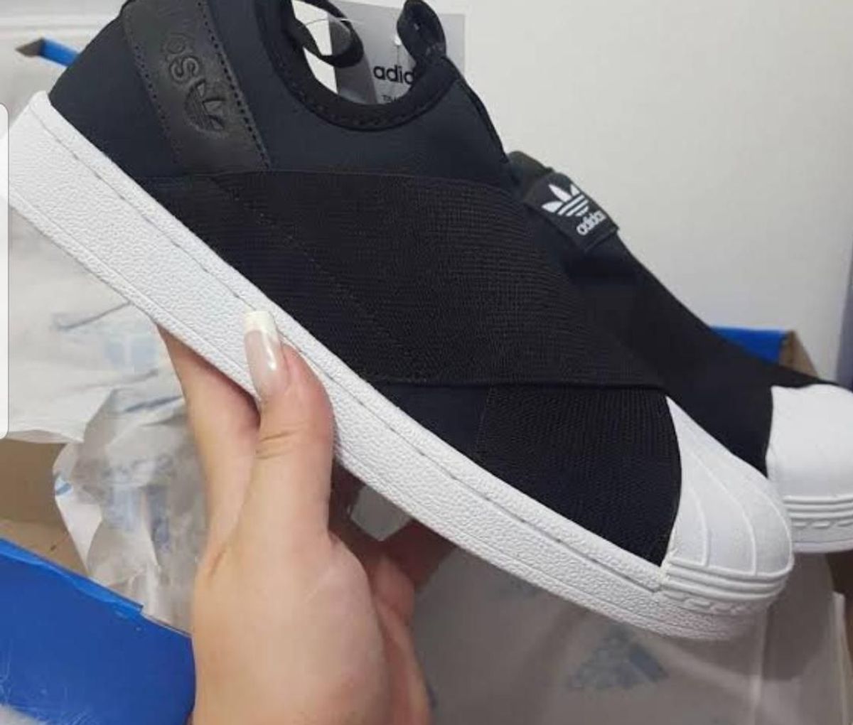 adidas tradicional preto e branco