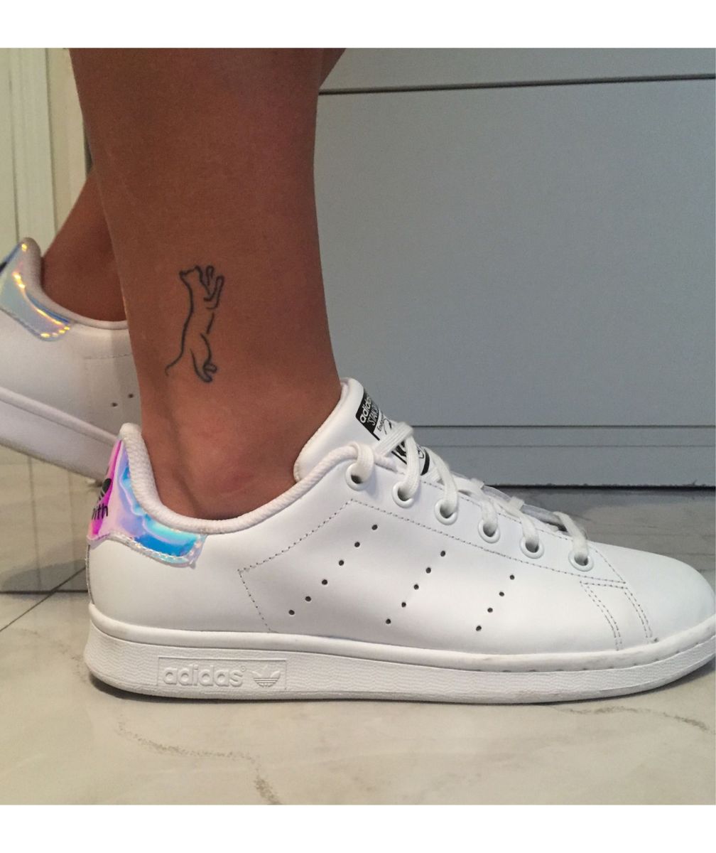 stan smith holográfico