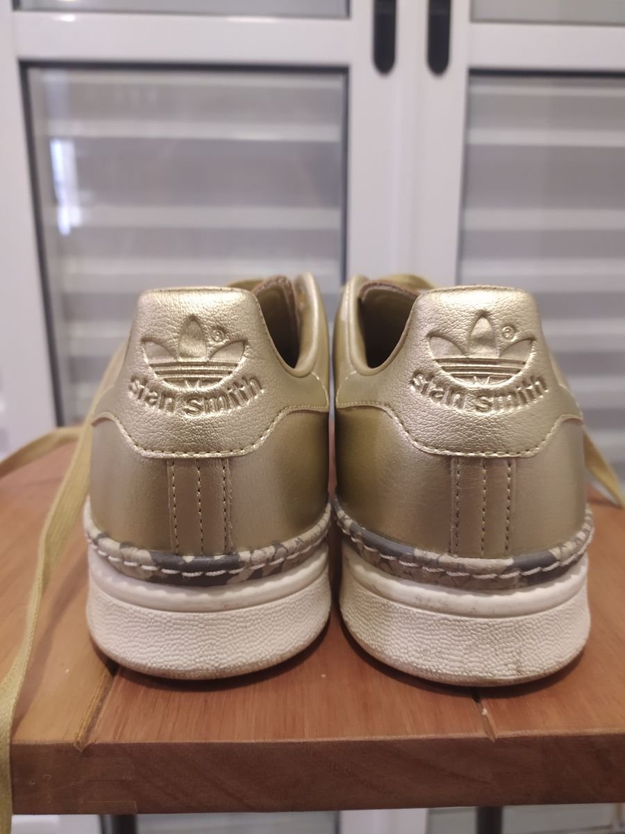 stan smith dourado