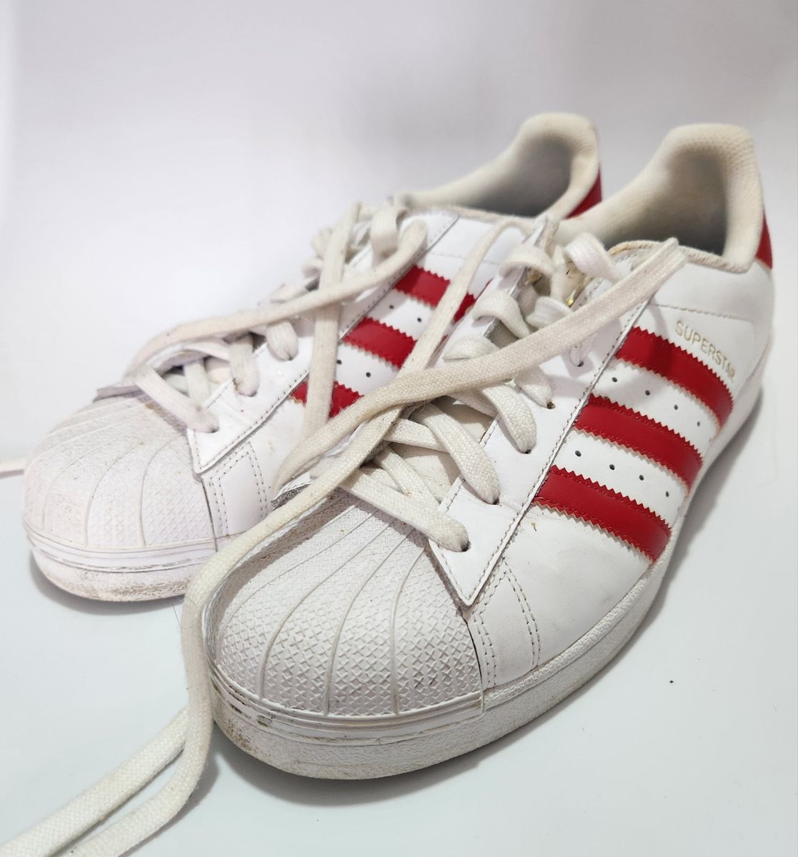 Adidas superstar store branco com vermelho