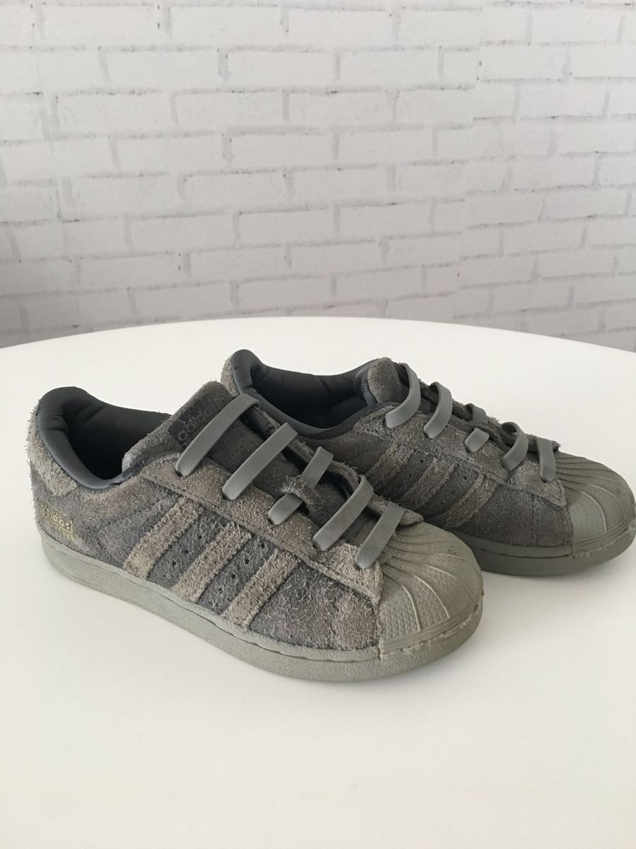 adidas superstar camurça cinza