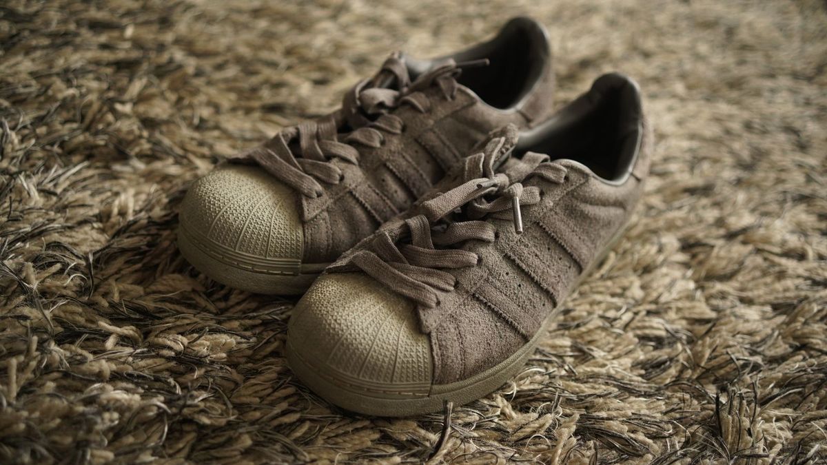 superstar cinza camurça