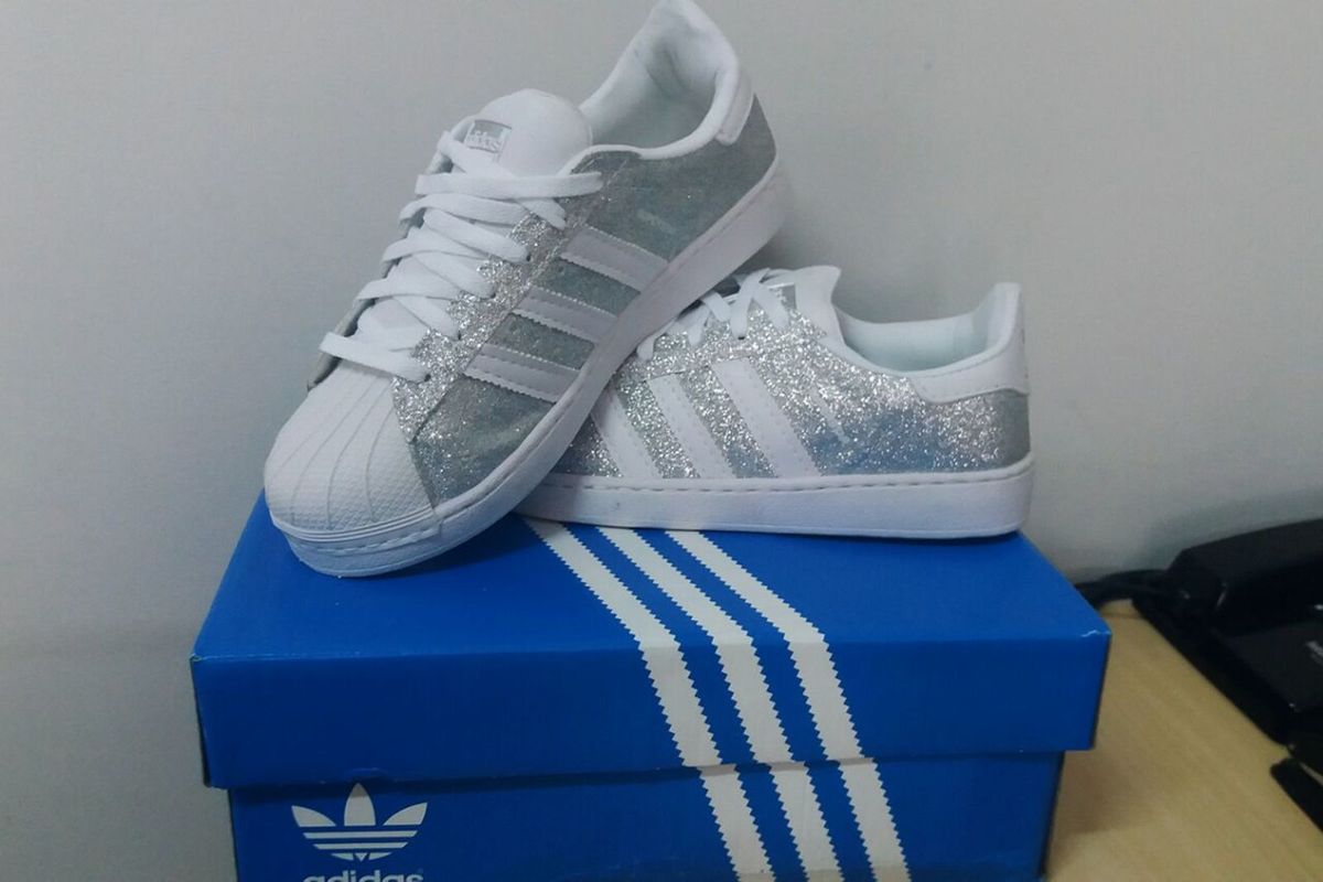 tenis adidas superstar com glitter