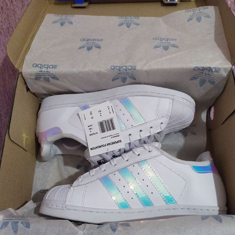 adidas gazelle silver green womens TÊNIS ADIDAS SUPERSTAR J FEMININO HOLOGRAFICO BRANCO – NewSkull main image 1