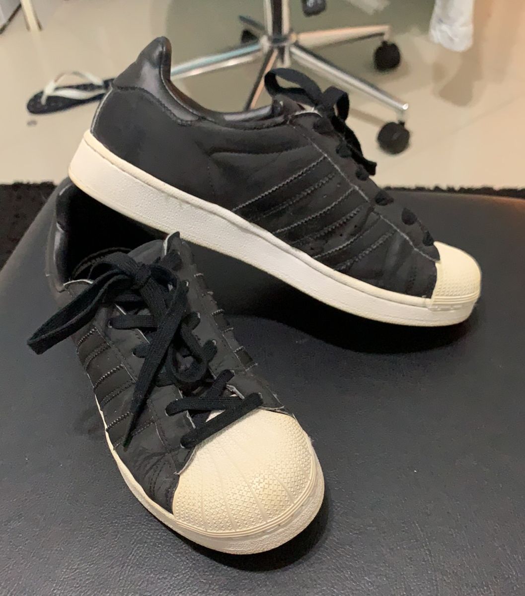 tenis adidas feminino brilhoso