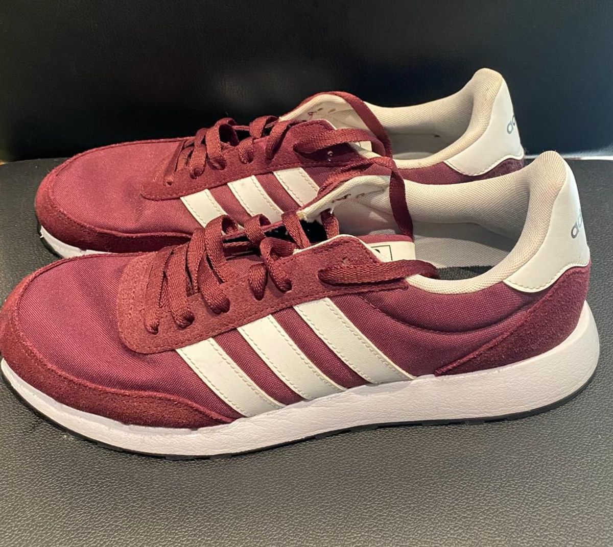 Tenis adidas masculino cor 2024 vinho